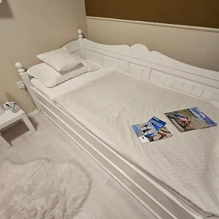 Derkovits Appartman Homestay *